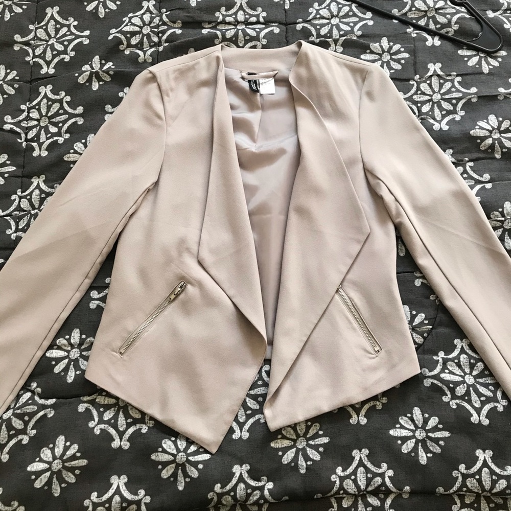 H&M Short Beige Jacket Blazer Size 2